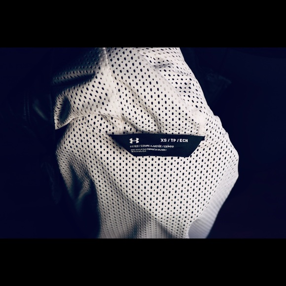 Under Armour Black Vest - Picture 7 of 7